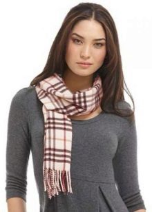 Шарф Барбері (52 фото): оригінальні моделі від Burberry, в клітку, як їх зав’язати, як відрізнити від підробки кашеміровий шарф