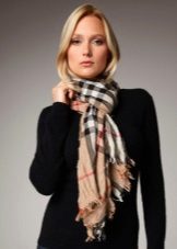 Шарф Барбері (52 фото): оригінальні моделі від Burberry, в клітку, як їх зав’язати, як відрізнити від підробки кашеміровий шарф