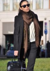 Шарф Луї Віттон (52 фото): оригінальні шарфи та копії від louis vuitton, як зав’язати жіночі моделі, як відрізнити від підробки