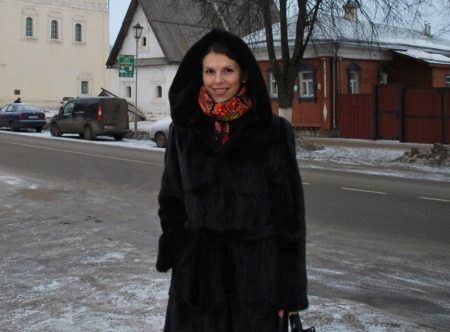 Шарф під норкову шубу (47 фото): як носити шарф з коричневою шубою, який підійде, як правильно пов’язати