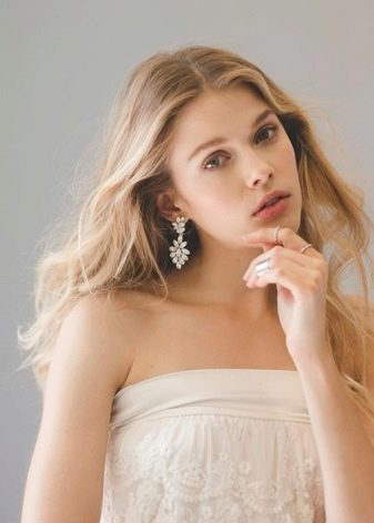 Шатуш на світле волосся (41 фото): техніка фарбування білих коротких, довгих пасм волосся і волосся середньої довжини в домашніх умовах