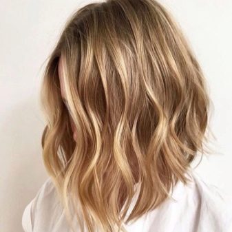 Шатуш на світле волосся (41 фото): техніка фарбування білих коротких, довгих пасм волосся і волосся середньої довжини в домашніх умовах