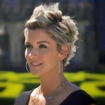 Шатуш на світле волосся (41 фото): техніка фарбування білих коротких, довгих пасм волосся і волосся середньої довжини в домашніх умовах