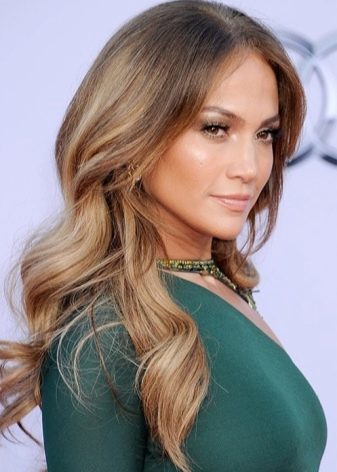 Шатуш на світле волосся (41 фото): техніка фарбування білих коротких, довгих пасм волосся і волосся середньої довжини в домашніх умовах