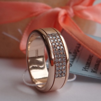 Широкі обручки (57 фото): гладкі парні моделі, оригінальні жіночі весільні кільця