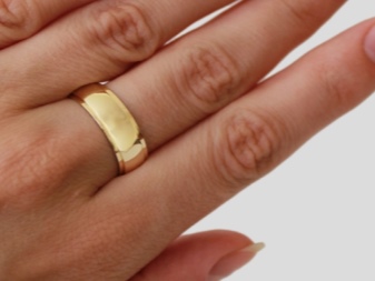 Широкі обручки (57 фото): гладкі парні моделі, оригінальні жіночі весільні кільця