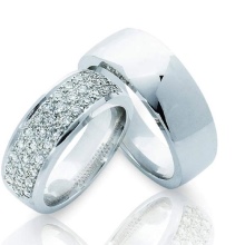 Широкі обручки (57 фото): гладкі парні моделі, оригінальні жіночі весільні кільця