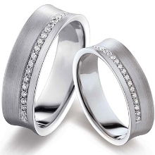 Широкі обручки (57 фото): гладкі парні моделі, оригінальні жіночі весільні кільця