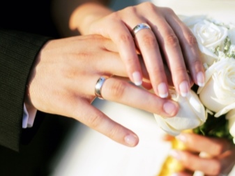 Широкі обручки (57 фото): гладкі парні моделі, оригінальні жіночі весільні кільця