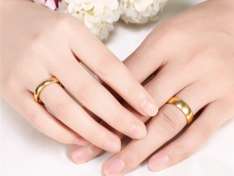 Широкі обручки (57 фото): гладкі парні моделі, оригінальні жіночі весільні кільця