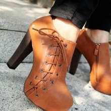 Шкіряні черевики (132 фото): жіночі моделі з натуральної шкіри, варіанти з захисним підноском, чорні шкіряні черевики