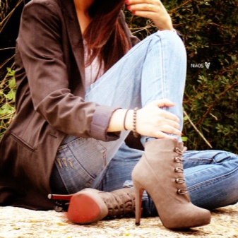 Шкіряні черевики (132 фото): жіночі моделі з натуральної шкіри, варіанти з захисним підноском, чорні шкіряні черевики