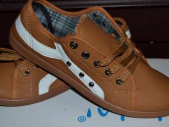 Шкіряні кросівки (69 фото): моделі з натуральної шкіри, як випрати і доглядати, кросівки великого розміру замшеві