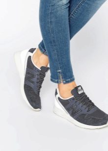 Шкіряні кросівки (69 фото): моделі з натуральної шкіри, як випрати і доглядати, кросівки великого розміру замшеві