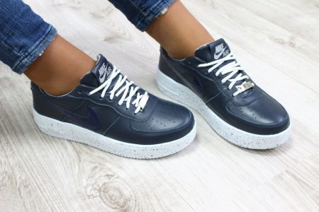 Шкіряні кросівки (69 фото): моделі з натуральної шкіри, як випрати і доглядати, кросівки великого розміру замшеві