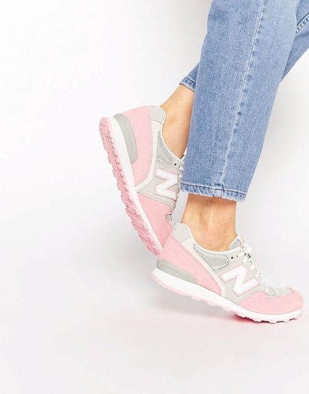 Шкіряні кросівки (69 фото): моделі з натуральної шкіри, як випрати і доглядати, кросівки великого розміру замшеві