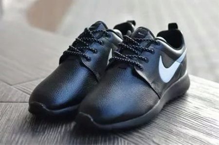 Шкіряні кросівки (69 фото): моделі з натуральної шкіри, як випрати і доглядати, кросівки великого розміру замшеві