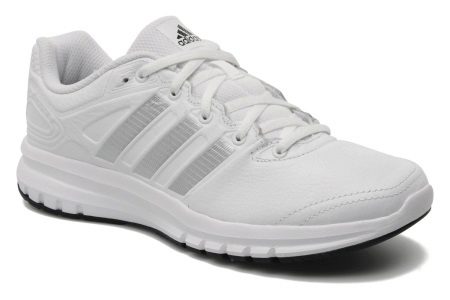 Шкіряні кросівки (69 фото): моделі з натуральної шкіри, як випрати і доглядати, кросівки великого розміру замшеві