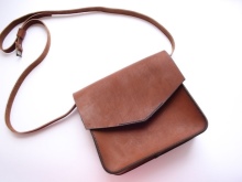 Шкіряні сумки ручної роботи (68 фото): вироби з натуральної шкіри, дизайнерські, авторські моделі