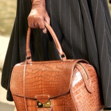 Шкіряні сумки ручної роботи (68 фото): вироби з натуральної шкіри, дизайнерські, авторські моделі