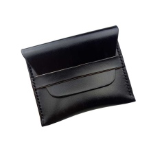 Шкіряні візитниці (61 фото): жіночі кишенькові моделі з логотипом з шкіри для пластикових і дисконтних карт