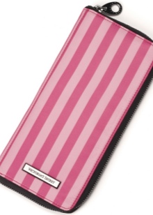 Шкіряні візитниці (61 фото): жіночі кишенькові моделі з логотипом з шкіри для пластикових і дисконтних карт