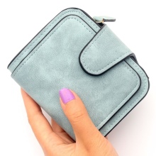 Шкіряні візитниці (61 фото): жіночі кишенькові моделі з логотипом з шкіри для пластикових і дисконтних карт