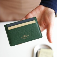 Шкіряні візитниці (61 фото): жіночі кишенькові моделі з логотипом з шкіри для пластикових і дисконтних карт