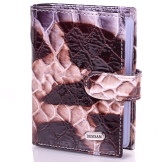 Шкіряні візитниці (61 фото): жіночі кишенькові моделі з логотипом з шкіри для пластикових і дисконтних карт