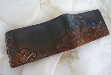 Шкіряні візитниці (61 фото): жіночі кишенькові моделі з логотипом з шкіри для пластикових і дисконтних карт