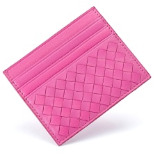 Шкіряні візитниці (61 фото): жіночі кишенькові моделі з логотипом з шкіри для пластикових і дисконтних карт