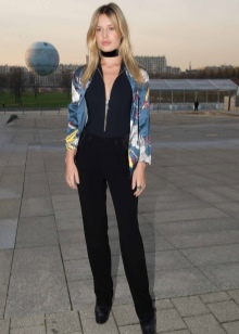 Шкіряний чокер (67 фото): модна прикраса з шкіри на шию, моделі з серцем і з шипами, з металевим декором