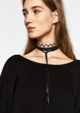 Шкіряний чокер (67 фото): модна прикраса з шкіри на шию, моделі з серцем і з шипами, з металевим декором