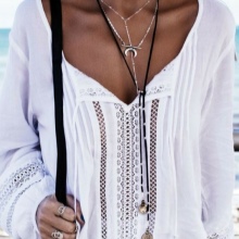 Шкіряний чокер (67 фото): модна прикраса з шкіри на шию, моделі з серцем і з шипами, з металевим декором