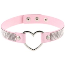 Шкіряний чокер (67 фото): модна прикраса з шкіри на шию, моделі з серцем і з шипами, з металевим декором