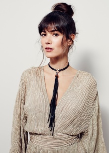 Шкіряний чокер (67 фото): модна прикраса з шкіри на шию, моделі з серцем і з шипами, з металевим декором