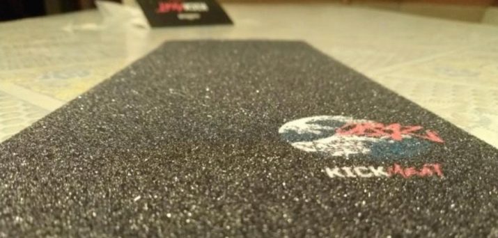 Шкурка для самоката: антиковзка наклейка на деку. Як наклеїти шкірку своїми руками?