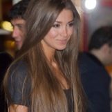 Шоколадно-попелястий колір волосся (47 фото): кому підійде молочний та чорний шоколад з попелястим відтінком? Особливості фарбування