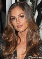 Шоколадно-попелястий колір волосся (47 фото): кому підійде молочний та чорний шоколад з попелястим відтінком? Особливості фарбування