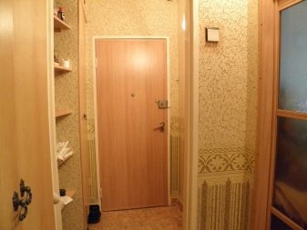 Шпалери в маленьку прихожу (55 фото): які краще вибрати в коридор в квартирі? Дизайн шпалер, зорово збільшують простір у невеликому передпокої
