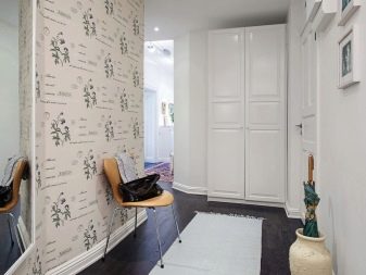 Шпалери в маленьку прихожу (55 фото): які краще вибрати в коридор в квартирі? Дизайн шпалер, зорово збільшують простір у невеликому передпокої