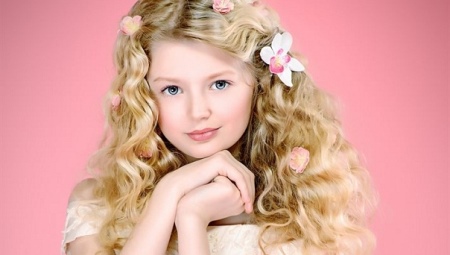 Шпильки для дівчаток (54 фото): дитячі моделі для волосся в стилі канзаші і у вигляді корони для маленьких дівчаток і підлітків