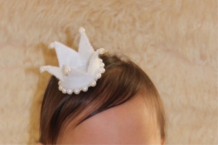 Шпильки для дівчаток (54 фото): дитячі моделі для волосся в стилі канзаші і у вигляді корони для маленьких дівчаток і підлітків