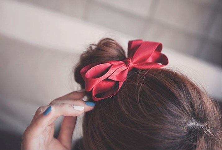 Шпильки для дівчаток (54 фото): дитячі моделі для волосся в стилі канзаші і у вигляді корони для маленьких дівчаток і підлітків