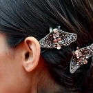 Шпильки для дівчаток (54 фото): дитячі моделі для волосся в стилі канзаші і у вигляді корони для маленьких дівчаток і підлітків