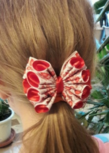 Шпильки для дівчаток (54 фото): дитячі моделі для волосся в стилі канзаші і у вигляді корони для маленьких дівчаток і підлітків