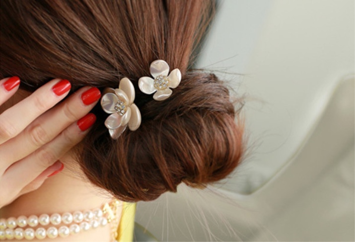 Шпильки для дівчаток (54 фото): дитячі моделі для волосся в стилі канзаші і у вигляді корони для маленьких дівчаток і підлітків