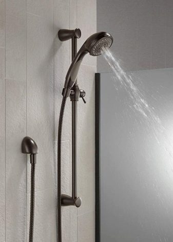 Штанги для душу ванної: різновиди душових настінних тримачів для лійки, огляд брендів Elghansa, Grohe та інших