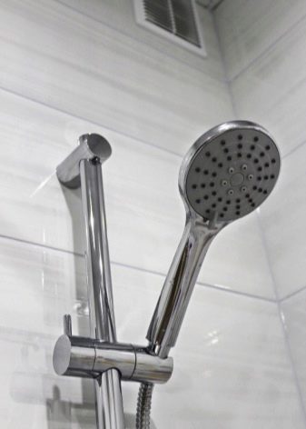 Штанги для душу ванної: різновиди душових настінних тримачів для лійки, огляд брендів Elghansa, Grohe та інших