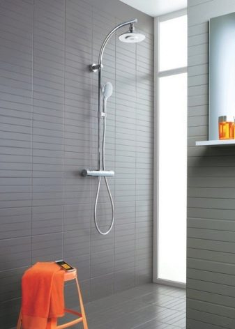 Штанги для душу ванної: різновиди душових настінних тримачів для лійки, огляд брендів Elghansa, Grohe та інших